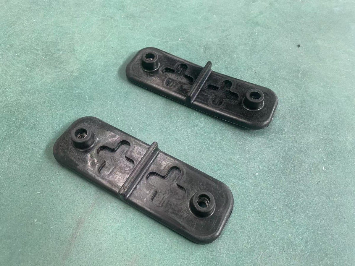 HDPE mat connectors with bolts and washers
