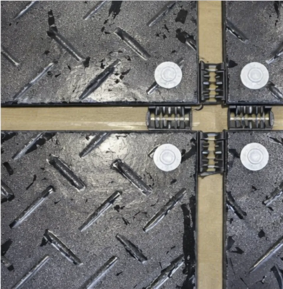 Four-way connector joining four ground mats